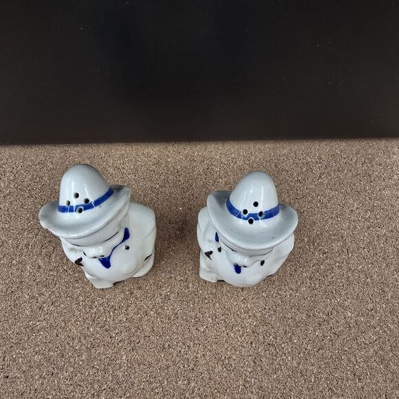 Vintage Shawnee Pottery Farmer Pig Salt & Pepper Shakers Original Corks - Picture 2 of 5